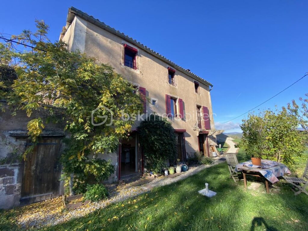 Charme, nature & autonomie – 147 m² + grange – Sud Aveyron – 5 pièces – 3 chambres – 147 m²