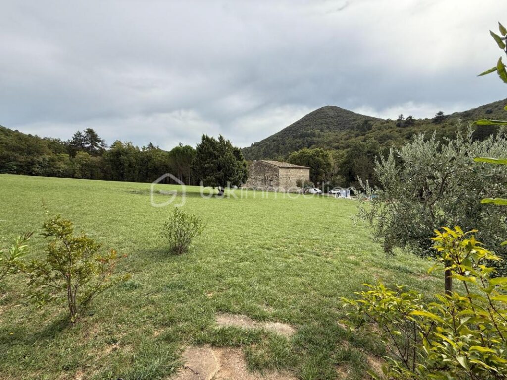 Maison de caractère 104 m² – Terrain 17,5 ha – Les Tourrettes (26740) – 4 pièces – 2 chambres – 104 m²