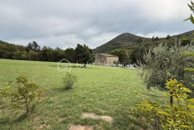 Maison de caractère 104 m² – Terrain 17,5 ha – Les Tourrettes (26740) – 4 pièces – 2 chambres – 104 m²