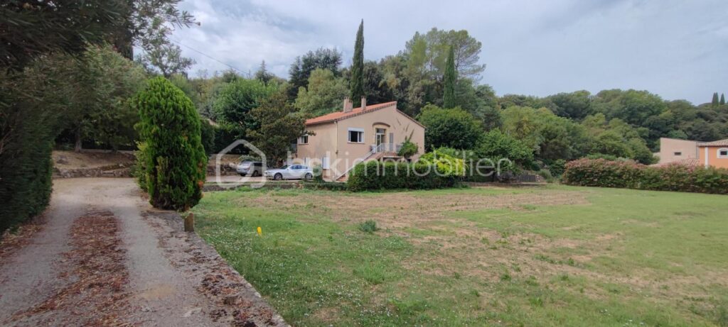 Maison 185 m2 à fort potentiel sur 3600 M2 – 7 pièces – 3 chambres – 120 m²