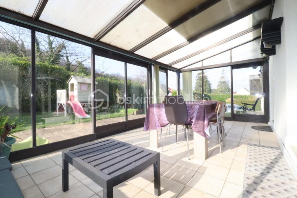 Grande maison aux beaux volumes (8 pièces 175m²) 5 ou 6 chambres avec sous-sol total (85m²) – 8 pièces – 6 chambres – 175 m²