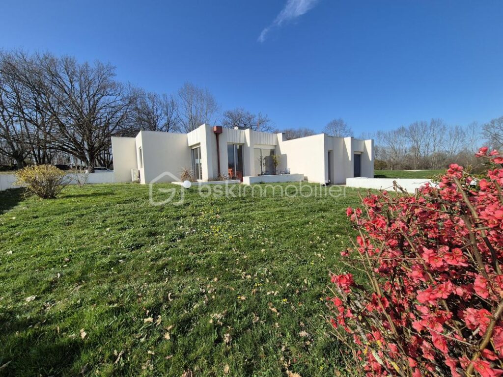 Demeure Contemporaine en campagne 195m² 6.5ha – 8 pièces – 5 chambres – 195 m²