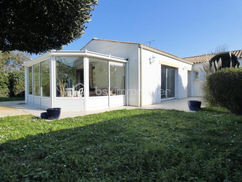 Plain-pied avec 3 chambres – Garage – Piscine – 5 pièces – 3 chambres – 134 m²