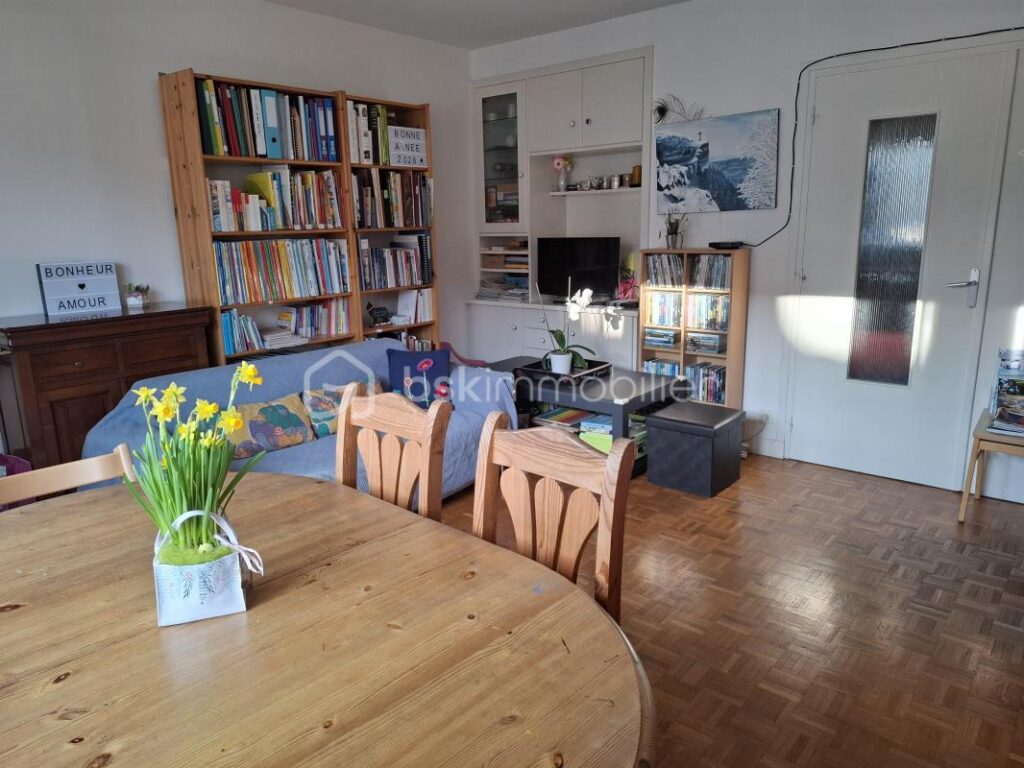Appartement T3 traversant Est/Ouest – 70 m² – Balcon & vue montagnes – 3 pièces – 2 chambres – 70 m²