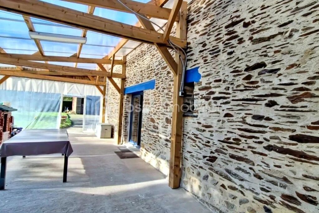 Longère de caractère dans un havre de paix, proche de l’axe RENNES-PARIS – 7 pièces – 5 chambres – 126 m²