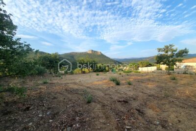 TERRAIN CONSTRUCTIBLE – VIABILISÉ DE 1095 m² – NR pièces – NR chambres – 1095 m²