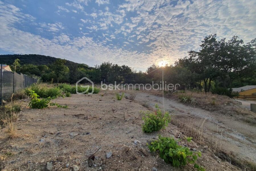Terrain à vendre à Saint arnac
