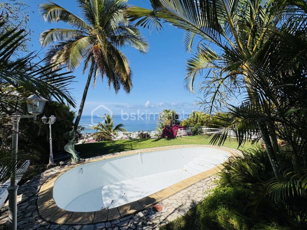 À vendre – Villa vue panoramique à St Gilles les bains – 5 pièces – 4 chambres – 230 m²