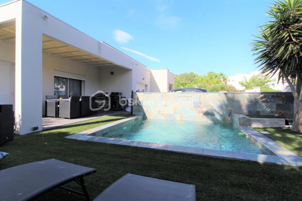 CAPISCOL – VILLA CONTEMPORAINE – 3 CHAMBRES – PISCINE – 4 pièces – 3 chambres – 130 m²