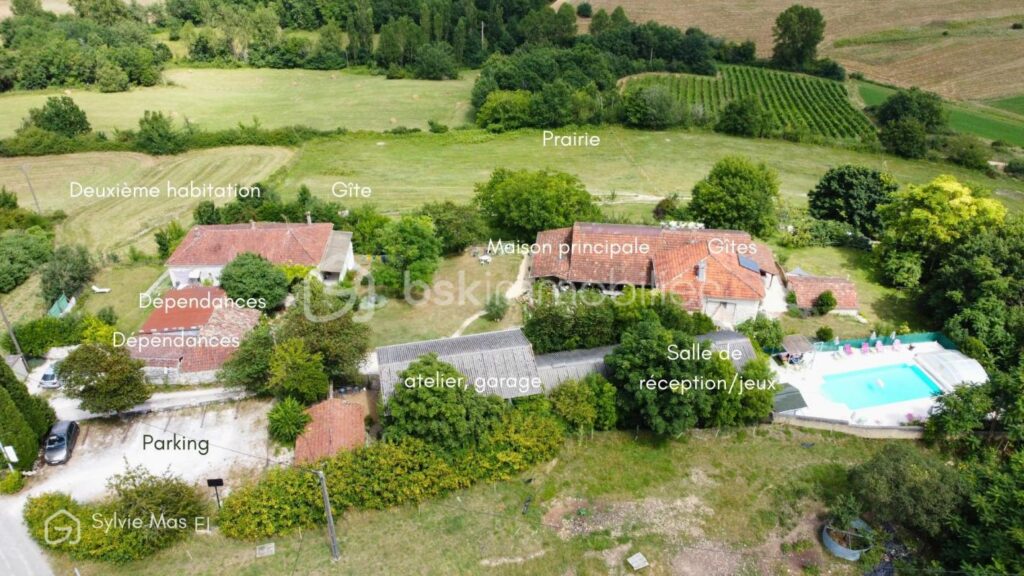 Domaine de charme 2 logements – 5 gîtes – piscine – NR pièces – 11 chambres – 390 m²