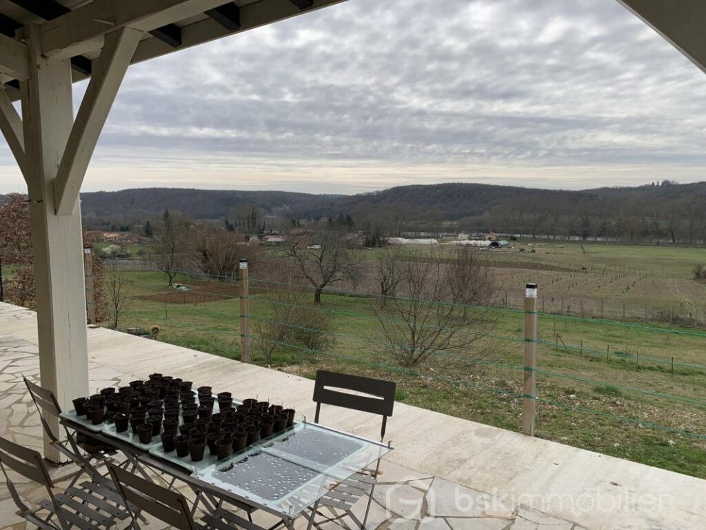 Grande maison lumineuse de 252m² – 7 pièces – 5 chambres – 252 m²