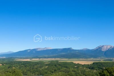 Ancien corps de ferme avec dépendances et vue imprenable sur le Vercors – 6 pièces – 3 chambres – 110 m²