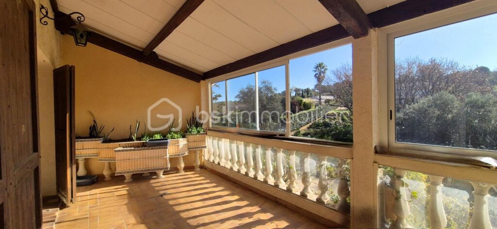 APPARTEMENT 3 pièces 183M² avec terrasse — Possibilité de redistribution ! – 3 pièces – 2 chambres – 160 m²