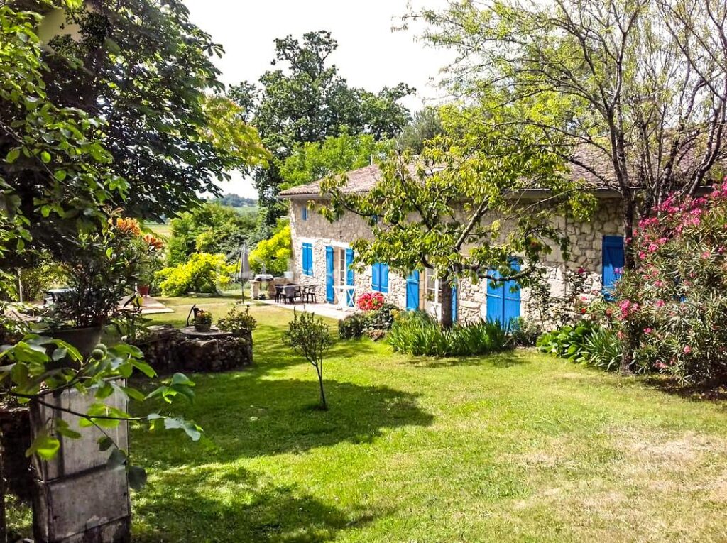 Charmante maison longère de 350m2 à Port-Sainte-Foy-et-Ponchapt – 15 pièces – 8 chambres – 350 m²