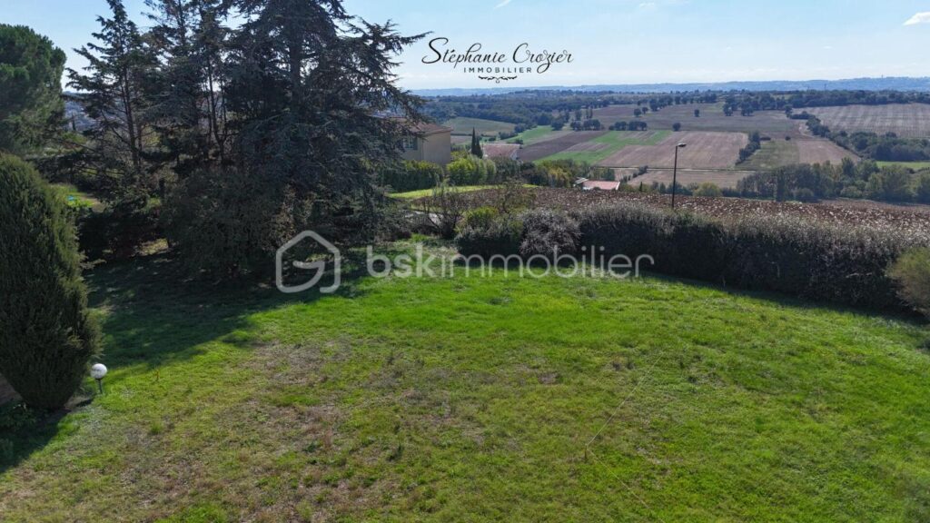 Magnifique terrain constructible de 800 m² avec vue – NR pièces – NR chambres – 813 m²