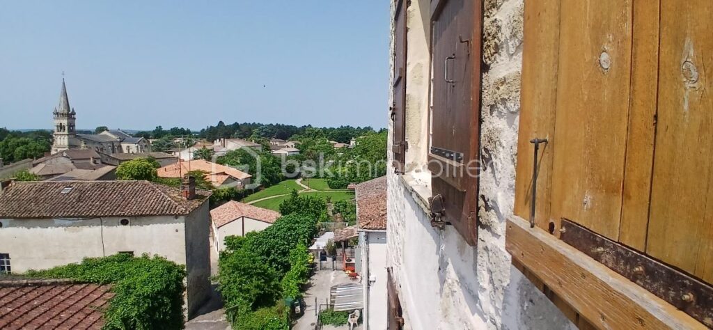 Maison Tour Historique – 4 pièces – 3 chambres – 120 m²