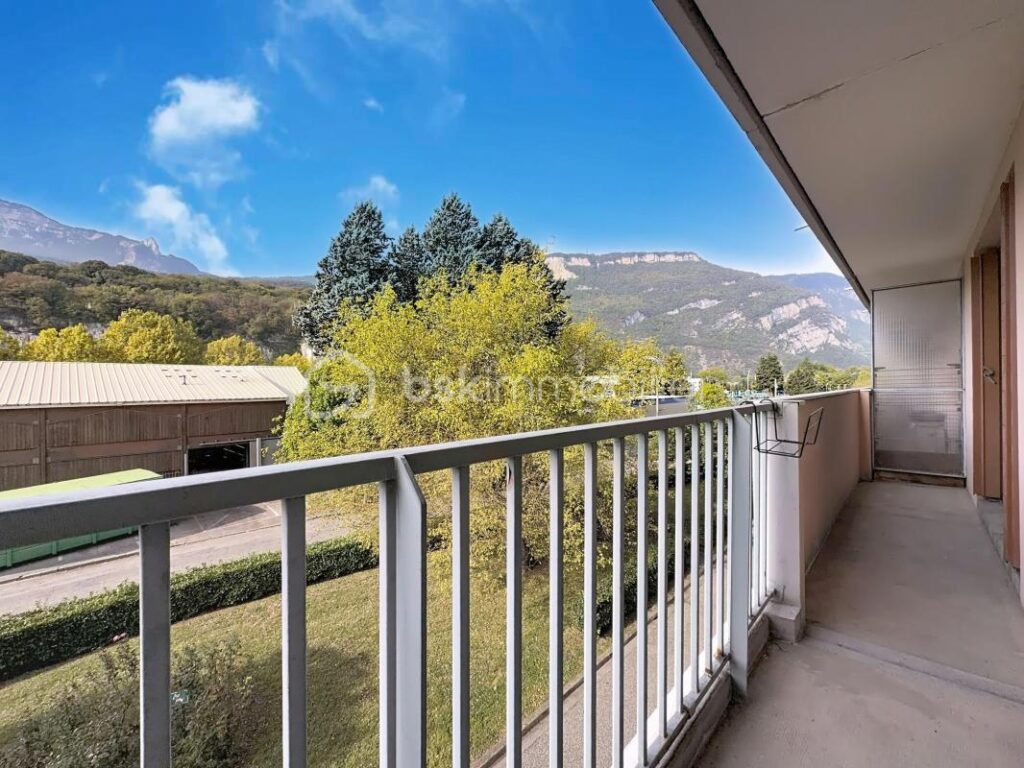 Appartement T3 avec fort potentiel – 3 pièces – 2 chambres – 65 m²