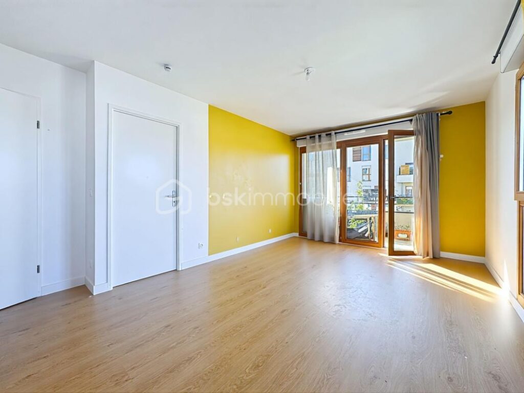 Charmant T2 de 42 m² avec vue imprenable sur le canal – Quartier prisé de la Croix-Bonnet à Bois-d’Arcy – 2 pièces – 1 chambre – 41 m²
