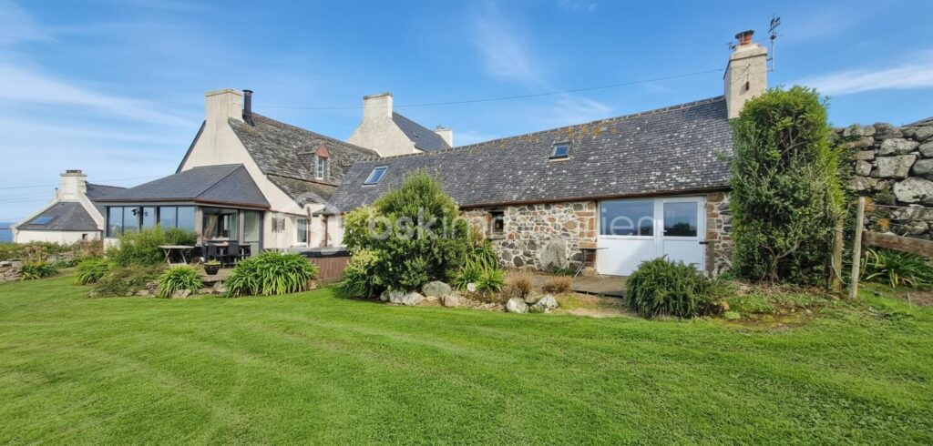 MAISON ET GITES EMPLACEMENT IDEAL! – 7 pièces – 4 chambres – 140 m²