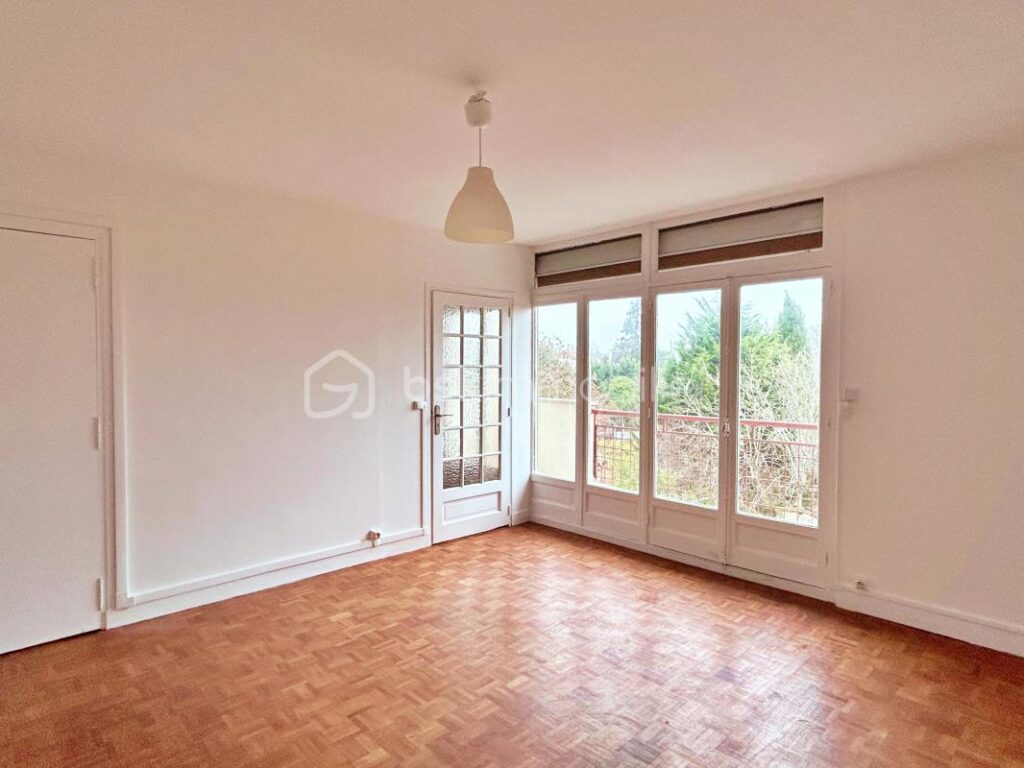 ✨ À vendre – Appartement lumineux avec balcon et vue sur parc arboré à Fontenay-aux-Roses ✨ – 2 pièces – 1 chambre – 49 m²