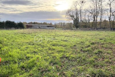 Terrain clos, constructible, viabilisé de 1300m² – NR pièces – NR chambres – 1300 m²