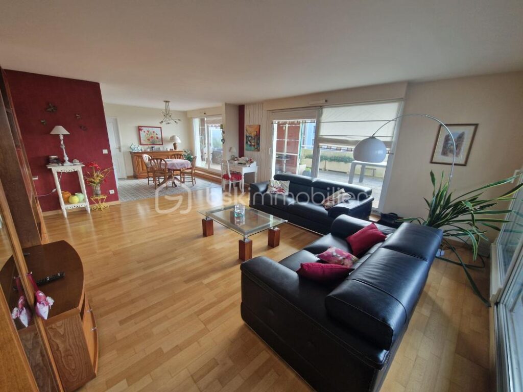 CHARMANT APPARTEMENT – 5 pièces – 3 chambres – 105 m²