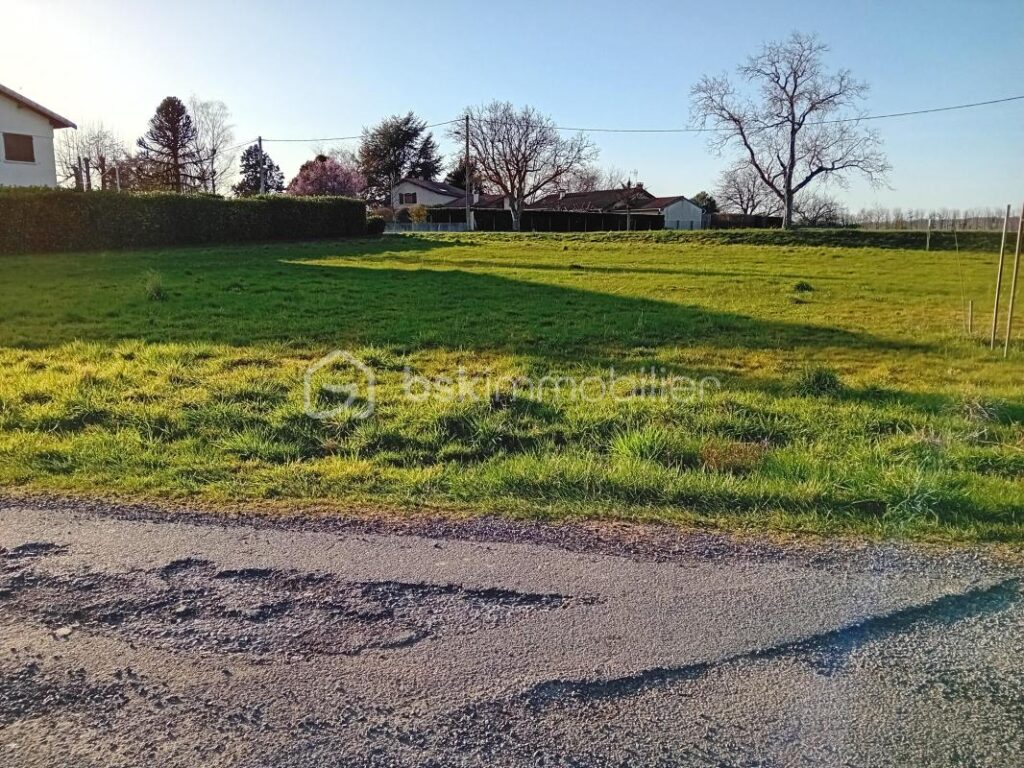 Terrain – NR pièces – NR chambres – 1585 m²