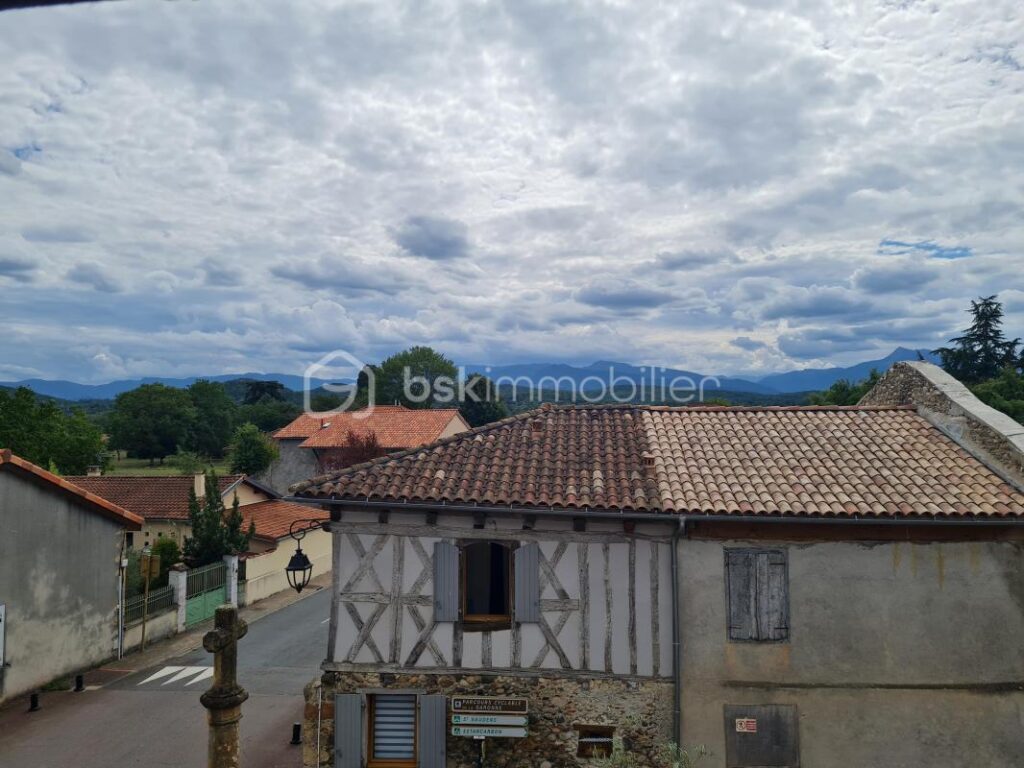 Immeuble au cœur du village – 4 pièces – NR chambres – 111 m²