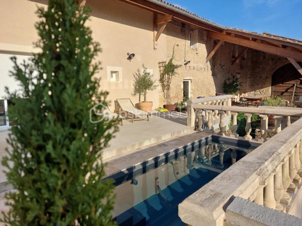 Maison 242m2 avec installations équestre, terrain 8000m2 – 7 pièces – 4 chambres – 242 m²