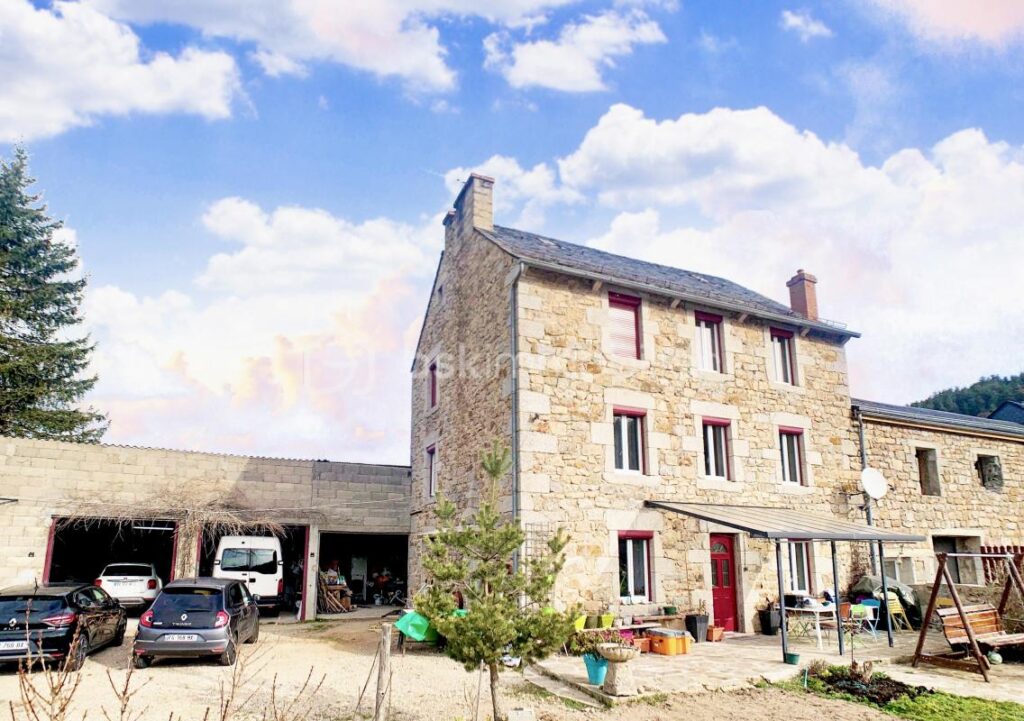 Maison de campagne – 7 pièces – 6 chambres – 175 m²