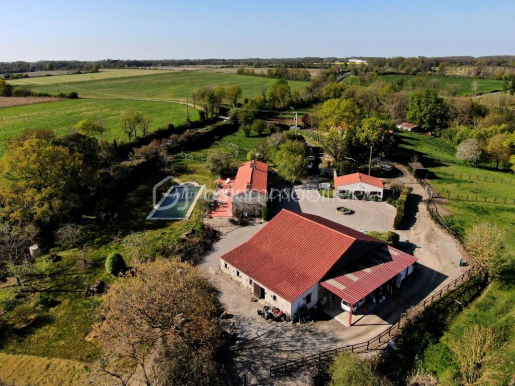 MAGNIFIQUE LOGIS ÉQUESTRE – 7 pièces – 4 chambres – 200 m²