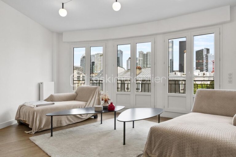 4 PIÈCES TRAVERSANT AVEC BALCON FILANT – ÉTAGE ÉLEVÉ – LUMINEUX ET FONCTIONNEL – COURBEVOIE MARCEAU / SÉBASTOPOL – 4 pièces – 2 chambres – 88 m²