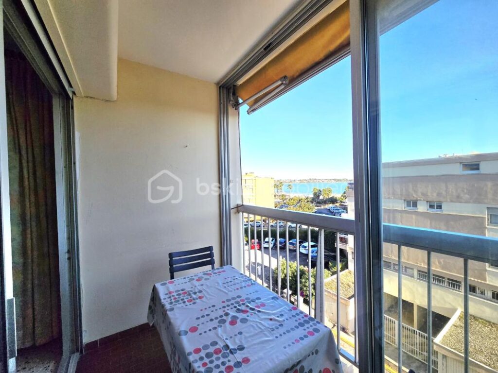 VUE ETANG – ASCENSEUR – PROCHE THERMES – 1 pièce – NR chambres – 21 m²