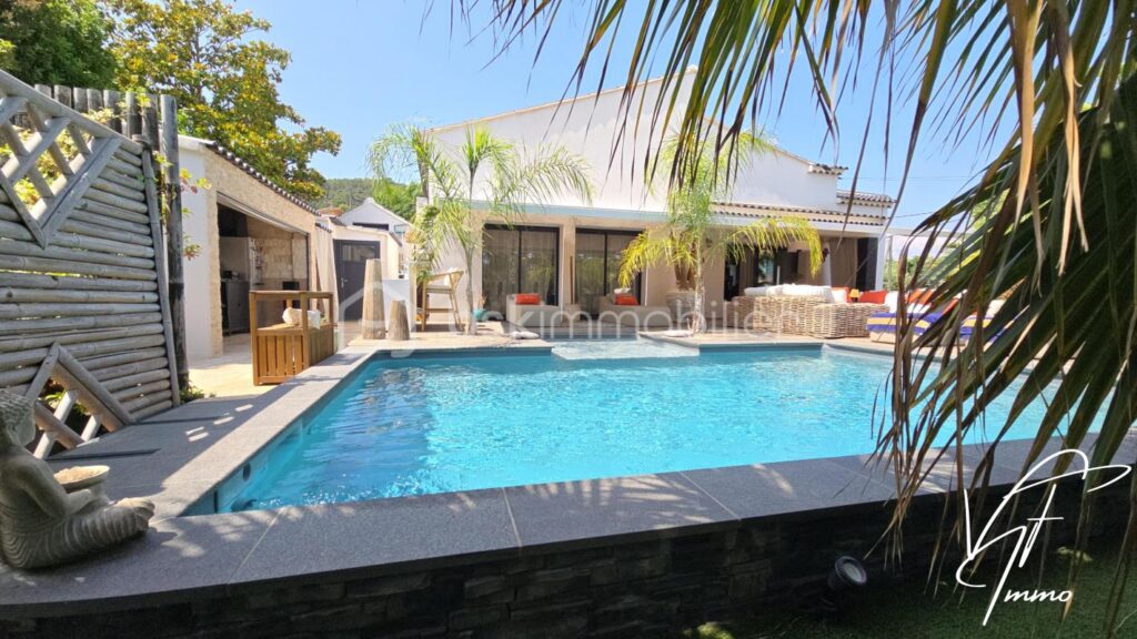 A vendre : Maison d’Architecte, studio indépendant, Piscine, au Beausset, Var – 6 pièces – 5 chambres – 200 m²