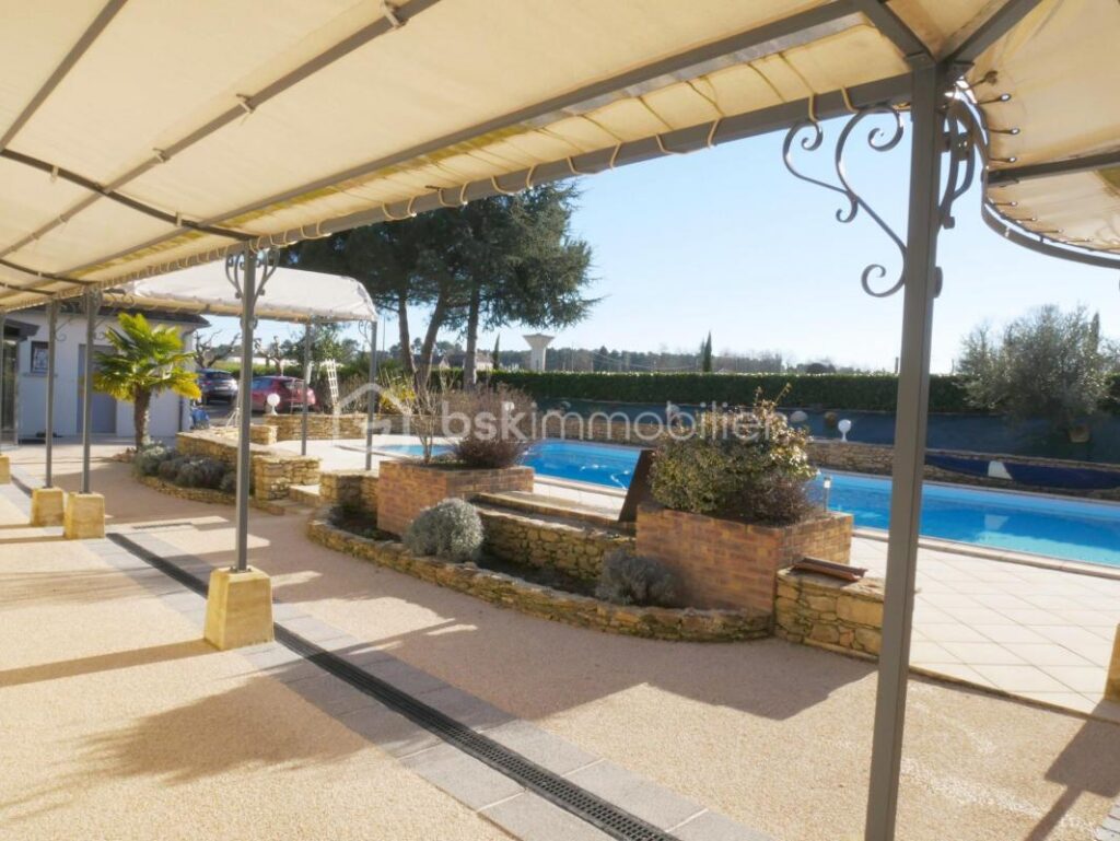 ANCIENNE FERME RÉNOVÉE – 7 pièces – 5 chambres – 316 m²