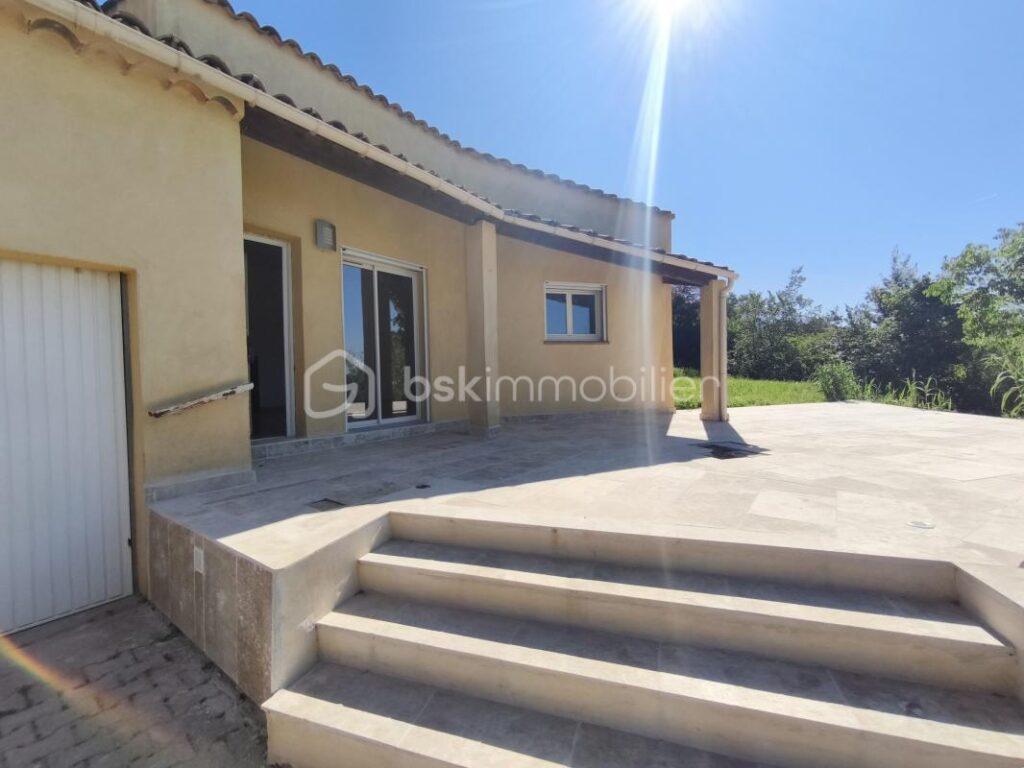 Maison T 4 97 m² sur 1600m² de terrain – 5 pièces – 3 chambres – 97 m²