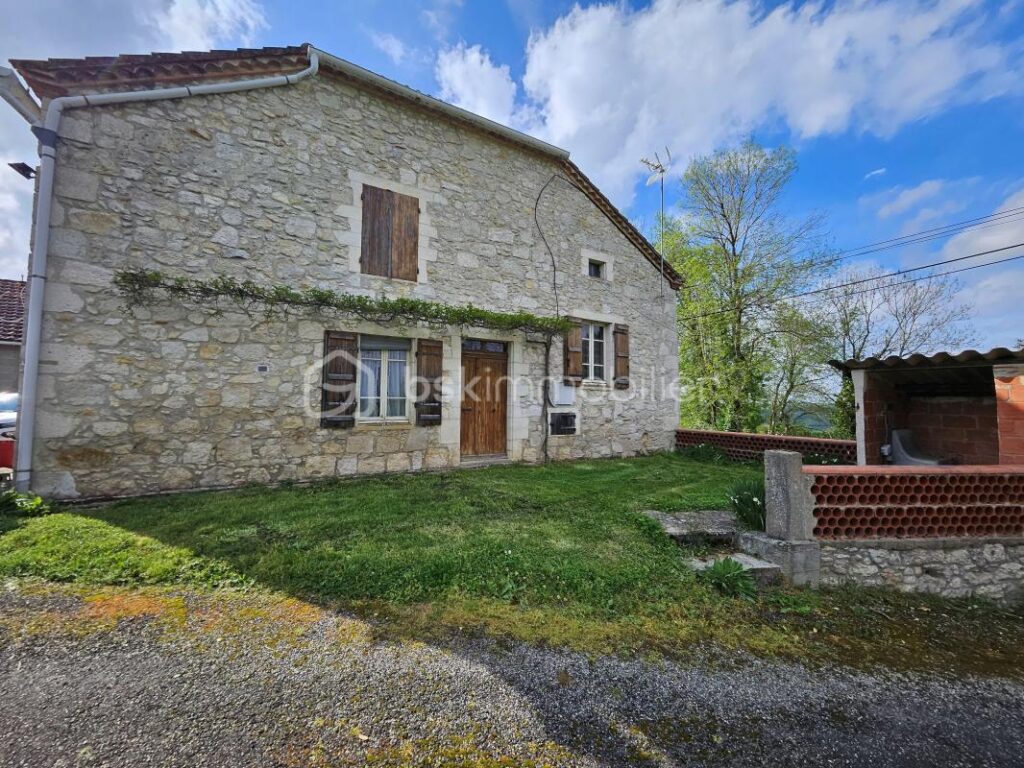 Maison de campagne en pierre et chalet avec vue – 4 pièces – 3 chambres – 135 m²