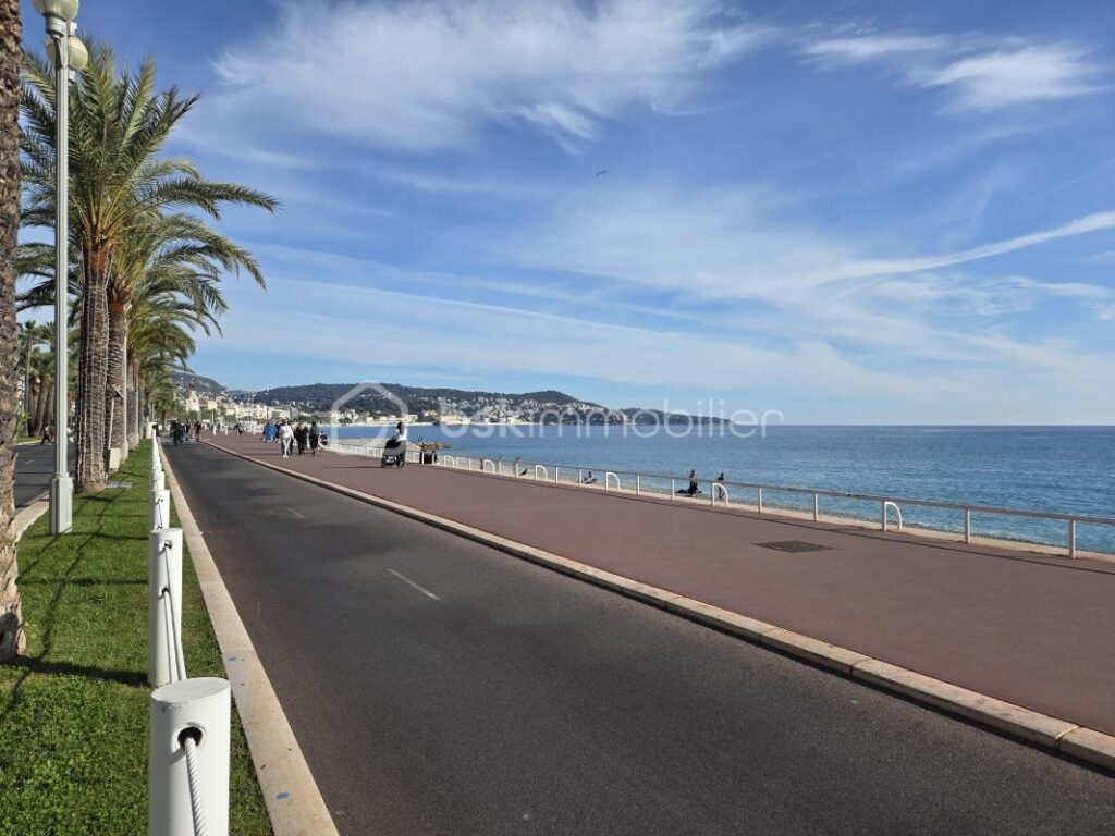 Baisse de prix 313950€ Appartement lumineux avec double balcon et vue mer en cœur urbain – 2 pièces – 1 chambre – 55 m²