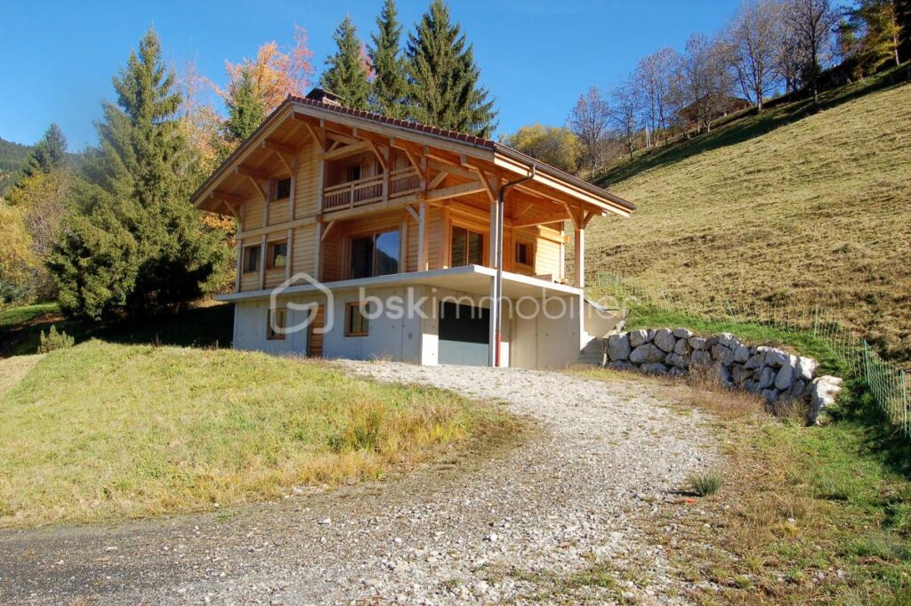 En exclusivité SUPERBE CHALET EN COURS DE CONSTRUCTION – MANIGOD – 8 pièces – 4 chambres – 150 m²