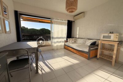 Joli studio de 21 m2 environ avec balcon et parking, en 1ère ligne – 1 pièce – NR chambres – 20 m²