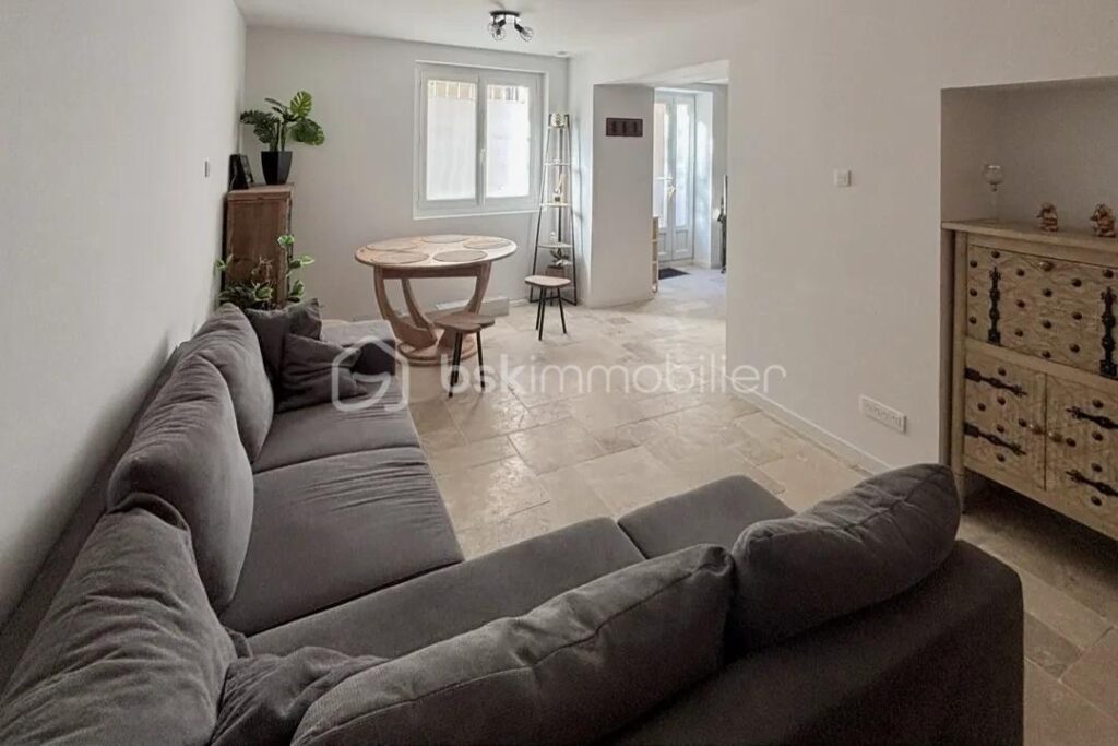 Entre tradition et modernité, découvrez le charme de cette belle maison de village refaite à neuf – 5 pièces – 4 chambres – 113 m²