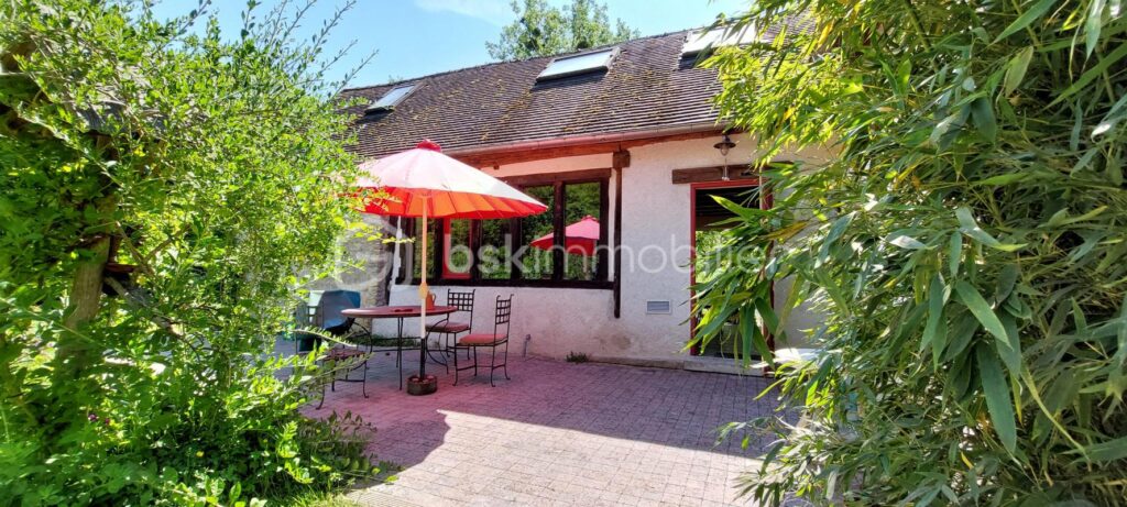 LONGERE 7 PIECES 175 M² TERRAIN 13757 – 7 pièces – 2 chambres – 175 m²