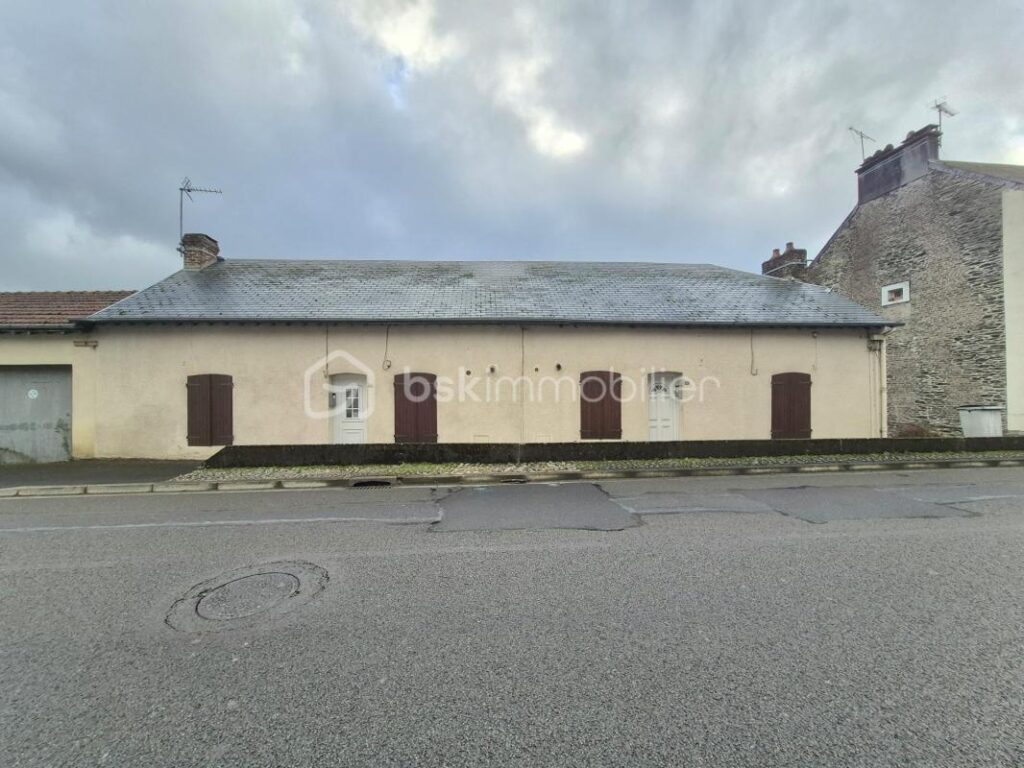 Bogny-sur-Meuse : Ensemble immobilier polyvalent divisé en 2 maisons avec belle vue dégagée sur la Meuse – 7 pièces – 4 chambres – 126 m²