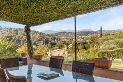 LA COLLE-SUR-LOUP – QUARTIER MONTFORT – VILLA 5 PIECES AVEC VUE DÉGAGÉE ET GRAND TERRAIN PISCINABLE – 5 pièces – 4 chambres – 167 m²