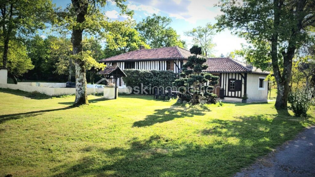 Magnifique Maison Landaise sur Airial avec Piscine et Étendue Verdoyante ! – 6 pièces – 3 chambres – 165 m²