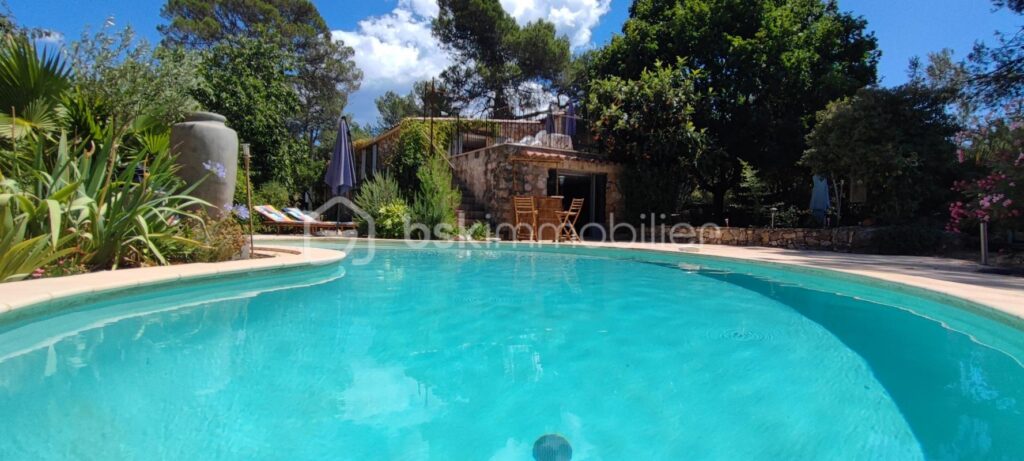 propriete athypique touristique – 4 pièces – 3 chambres – 215 m²