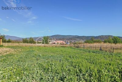 Terrain Plat Constructible 4 Faces Viabilisé à Rigarda – NR pièces – NR chambres – 502 m²