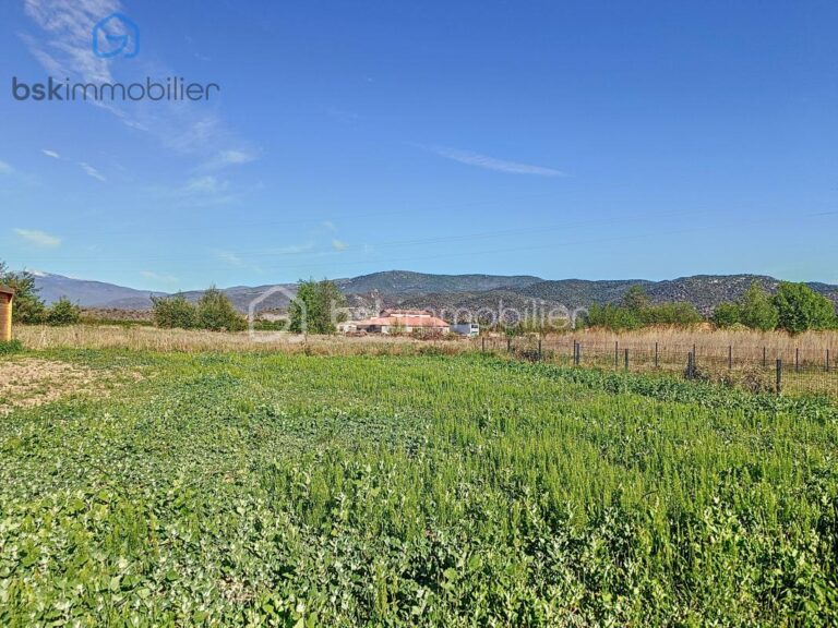 Terrain Plat Constructible 4 Faces Viabilisé à Rigarda – NR pièces – NR chambres – 502 m²