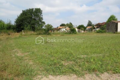Terrain constructible – NR pièces – NR chambres – 819 m²