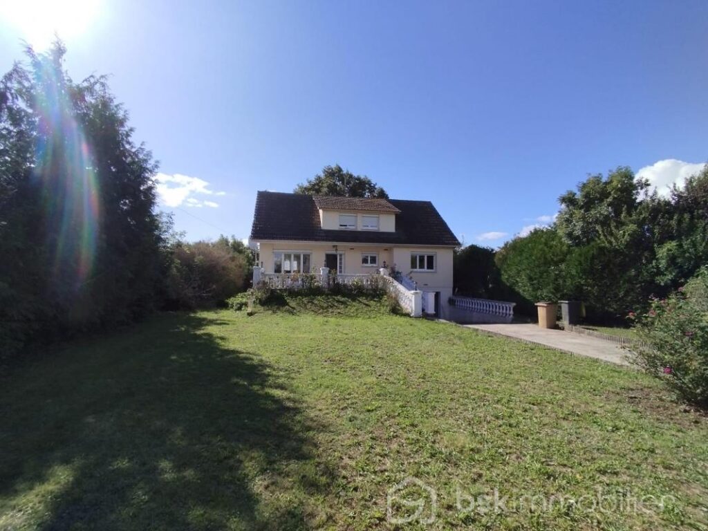 Maison avec terrains divisibles – 6 pièces – 4 chambres – 134 m²